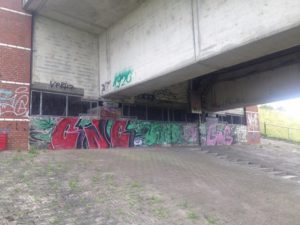 Elewacje z graffiti - przed usuwaniem