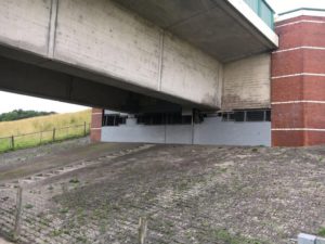 Czysta elewacja po czyszczeniu z graffiti w Piekarach Śląskich